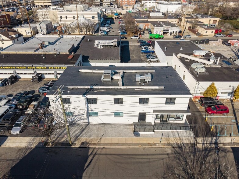 More Photos Of 25 Willowdale Ave, Port Washington Office For Sale