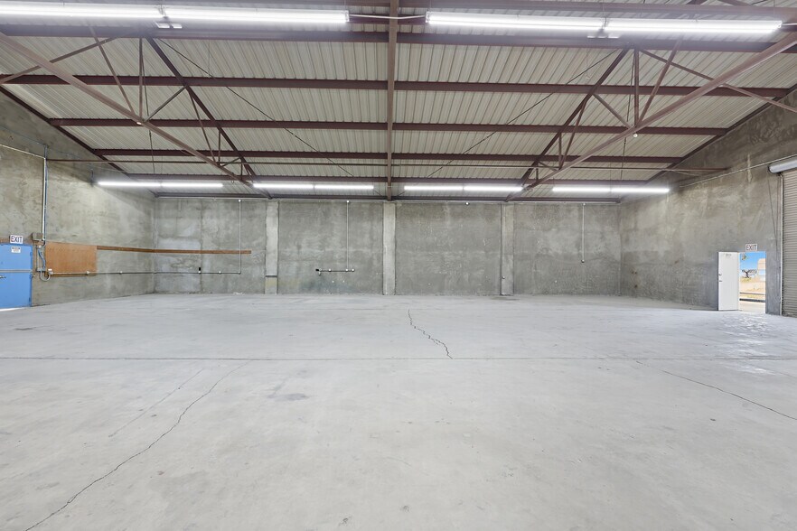 More Photos Of 240 Airpark Rd, Atwater Warehouse For Lease
