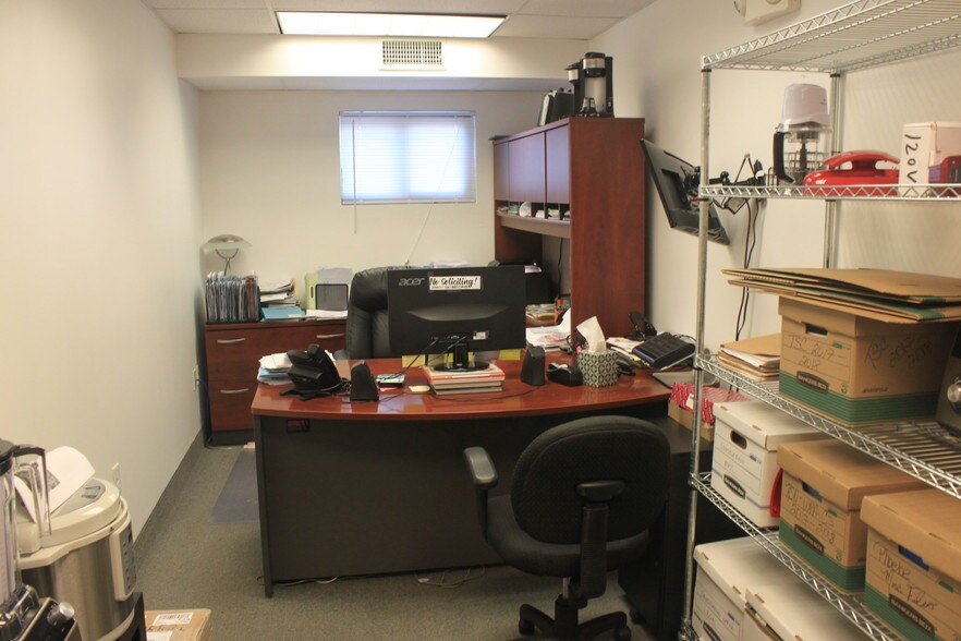 More Photos Of 2475 Hollywood Blvd, Hollywood Office For Lease