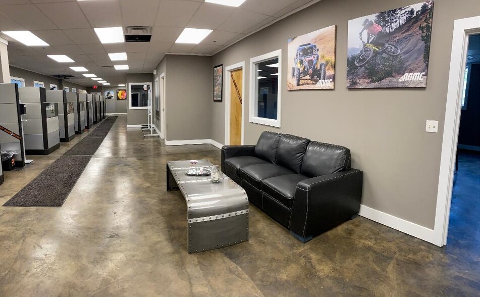 More Photos Of 1545 Hansford St, Charleston Light Distribution For Sale