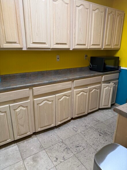 More Photos Of 361 Vinton Rd, Anthony Medical For Lease