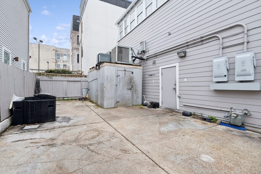 More Photos Of 1800-1814 Oretha Castle Haley Blvd, New Orleans Storefront Retail Residential For Lease