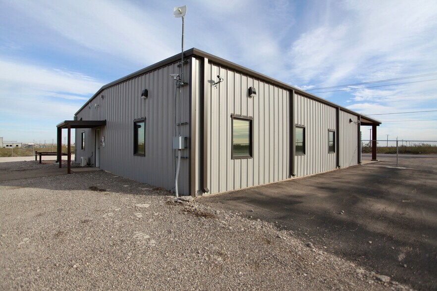 More Photos Of 6308 S County Road 1270, Midland Warehouse For Lease