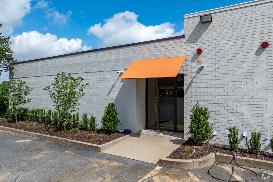 More Photos Of 1144 Mailing Ave, Atlanta Warehouse For Lease
