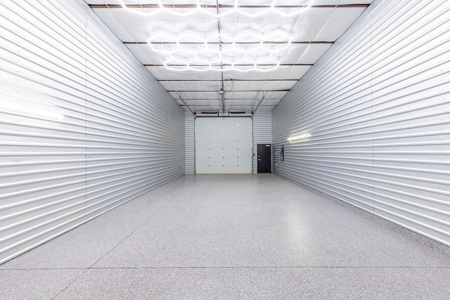 More Photos Of 6034 Lanier Islands Pky, Buford Self Storage For Sale