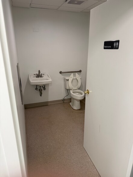 More Photos Of 276 Medical Way, Riverdale Medical For Sale
