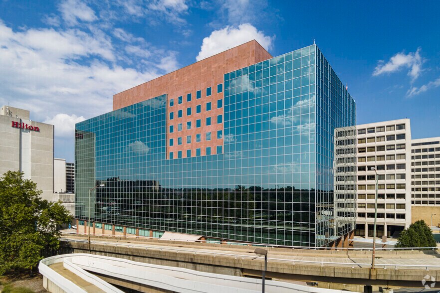 More Photos Of 2550 S Clark St, Arlington Office For Lease