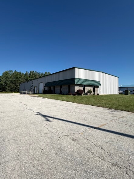 More Photos Of 3300 Commodity Ln, Green Bay Manufacturing For Lease