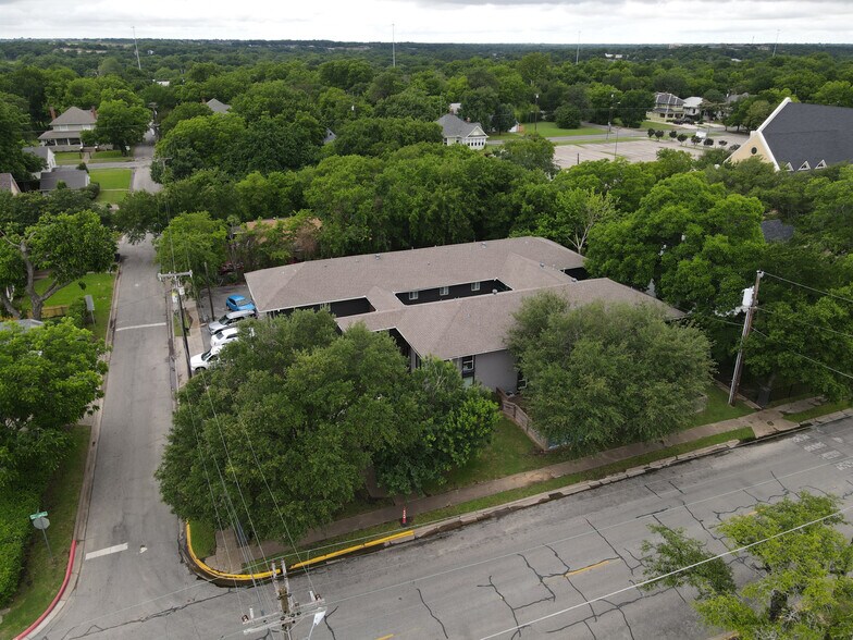 More Photos Of 826 S Travis St, Sherman Apartments For Sale