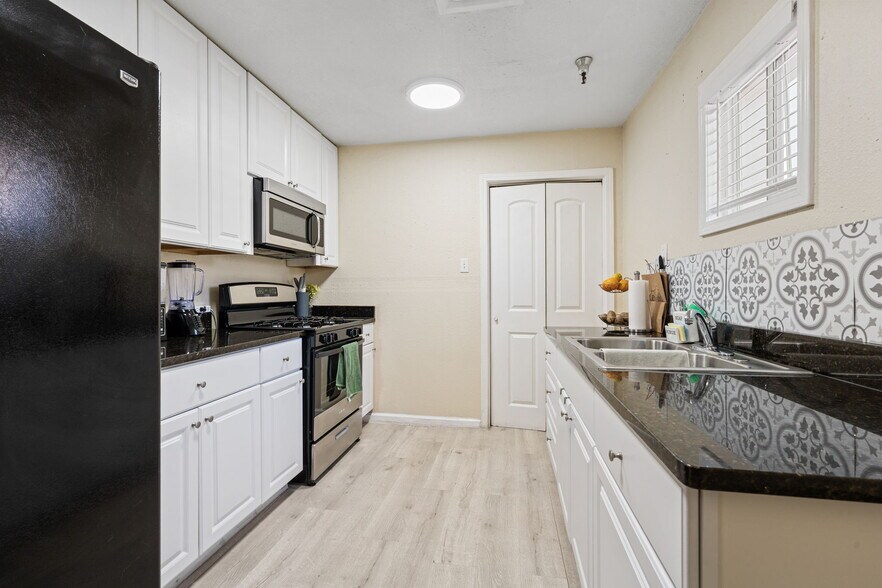 More Photos Of 1921 E Belmont Ave, Fresno Lodge Meeting Hall For Sale