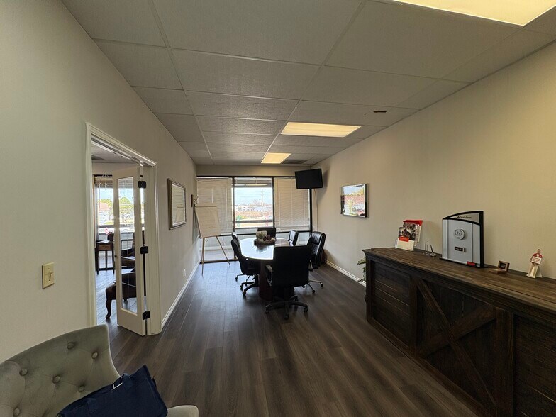 More Photos Of 1660 E 71st St, Tulsa Unknown For Lease