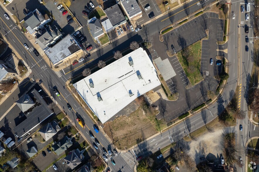 More Photos Of 300 N York Rd, Willow Grove Storefront For Lease