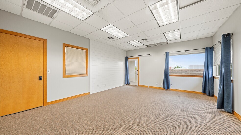 More Photos Of 8836 W Gage Blvd, Kennewick Office For Sale