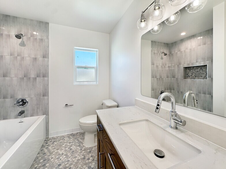 More Photos Of 5930 Willoughby Ave, Hollywood Apartments For Sale