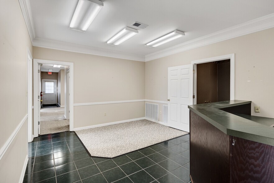 More Photos Of 6920 Oak Forest Dr, Olive Branch Loft Creative Space For Sale