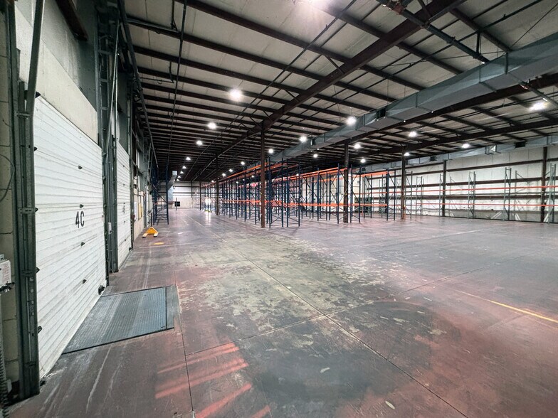 More Photos Of 242 Delsea Dr, Hurffville Warehouse For Lease