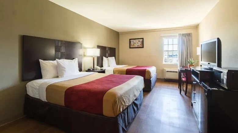 More Photos Of 495 Eisenhower Blvd, Harrisburg Hotel For Sale