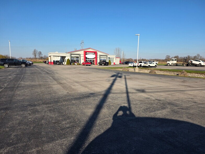 More Photos Of 5967 Robinson Rd, Lockport Auto Dealership For Lease