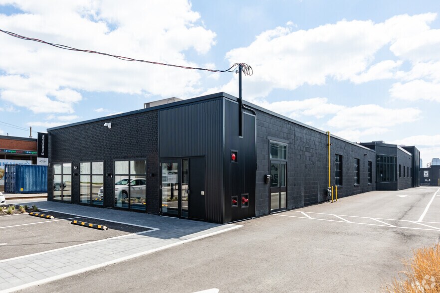 Primary Photo Of 39 Advance Rd, Toronto Freestanding For Sale