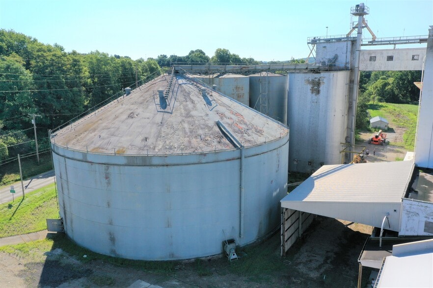 More Photos Of 945 Mill Rd, Loudonville Industrial For Sale