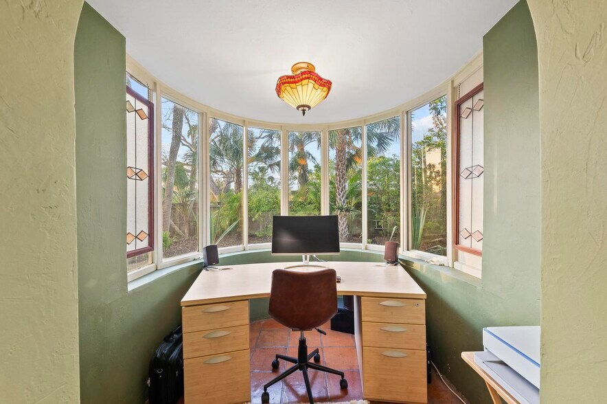 More Photos Of 941 Virginia Dr, Sarasota Specialty For Sale