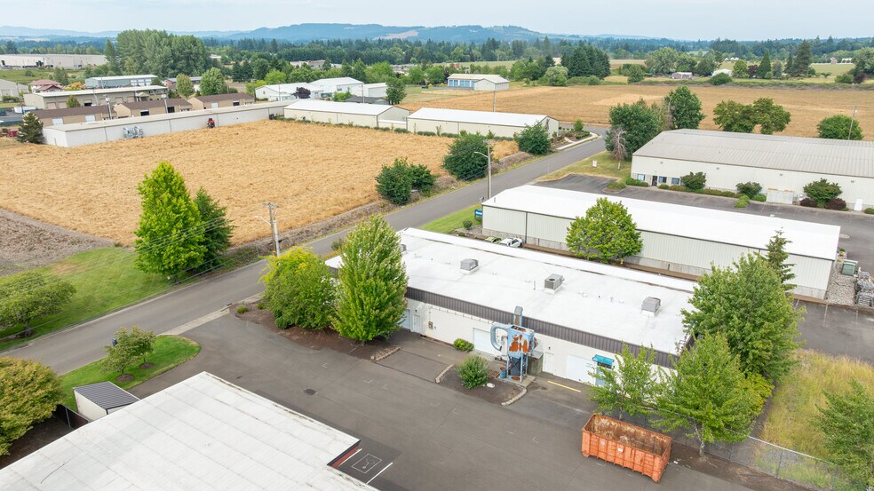 More Photos Of 3200 NE Rivergate St, Mcminnville Service For Sale