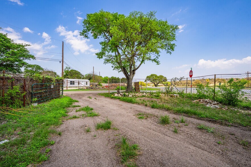 More Photos Of 4455 Highway 27, Kerrville Flex For Sale
