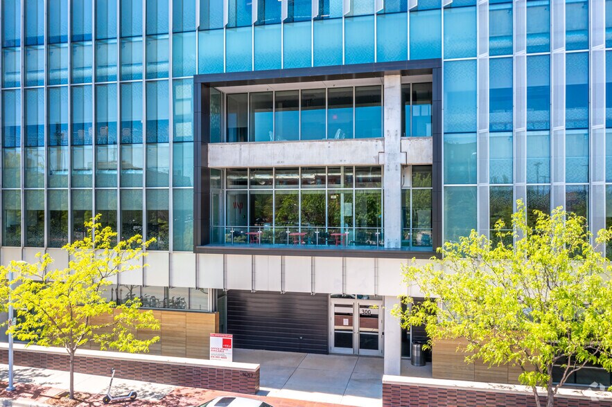 More Photos Of 300 Wyandotte St, Kansas City Office For Lease