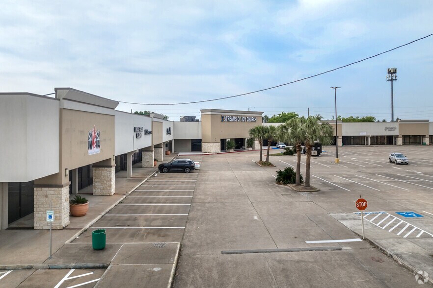 More Photos Of 2703 S Hwy 6, Houston Unknown For Lease