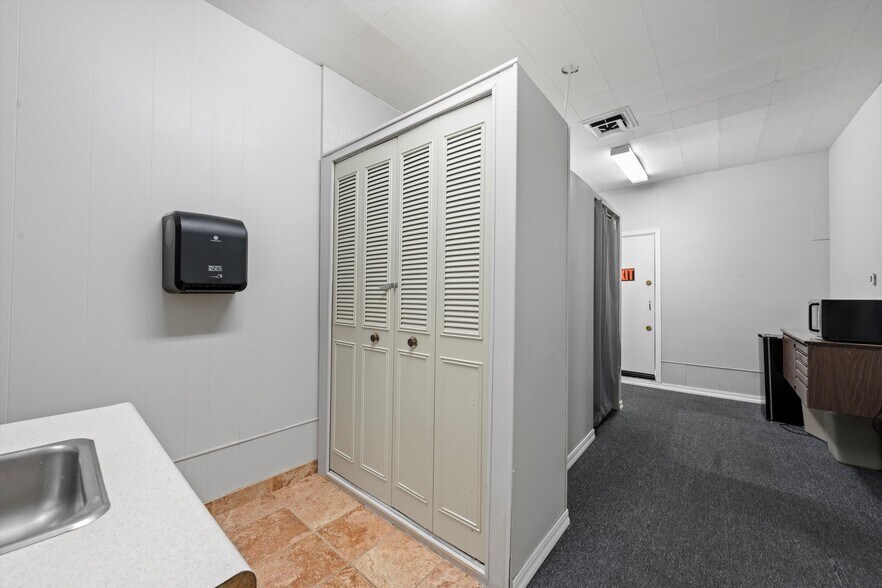 More Photos Of 11 S Cascade St, Kennewick Office For Sale