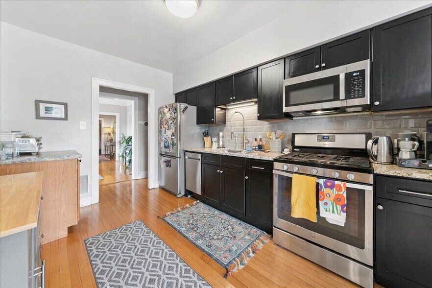 More Photos Of 1723 W Foster Ave, Chicago Multifamily For Sale