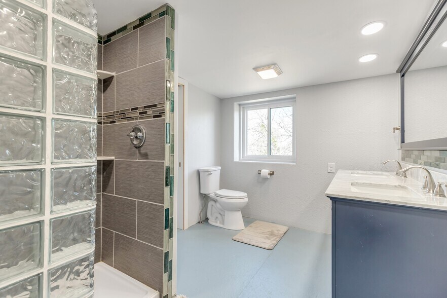 More Photos Of 1374 State Hwy 71, Bastrop Flex For Lease
