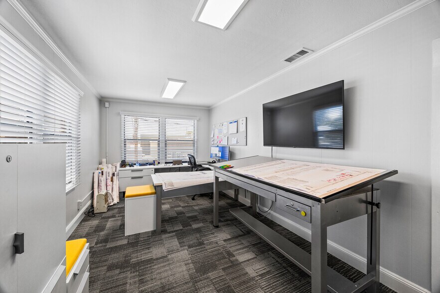 More Photos Of 65 Winslow St, Redwood City Warehouse For Sale