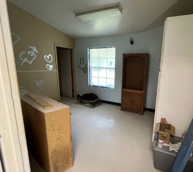 More Photos Of 569 Bear Dr, Timpson Medical For Sale