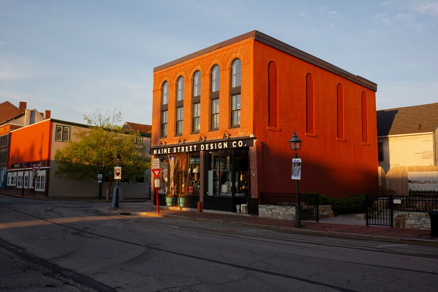 More Photos Of 160 Front St, Bath Storefront Retail Residential For Lease