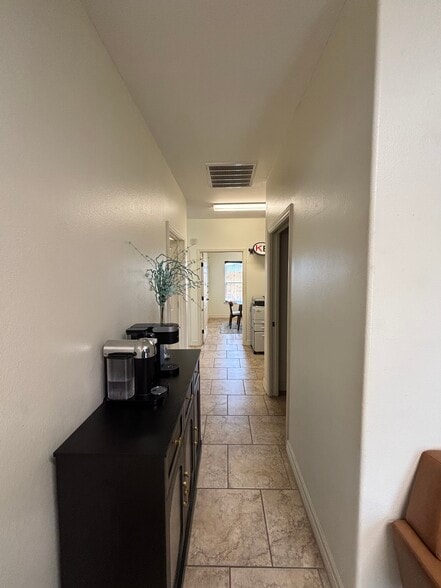 More Photos Of 5337 Yorktown Blvd, Corpus Christi Office For Lease