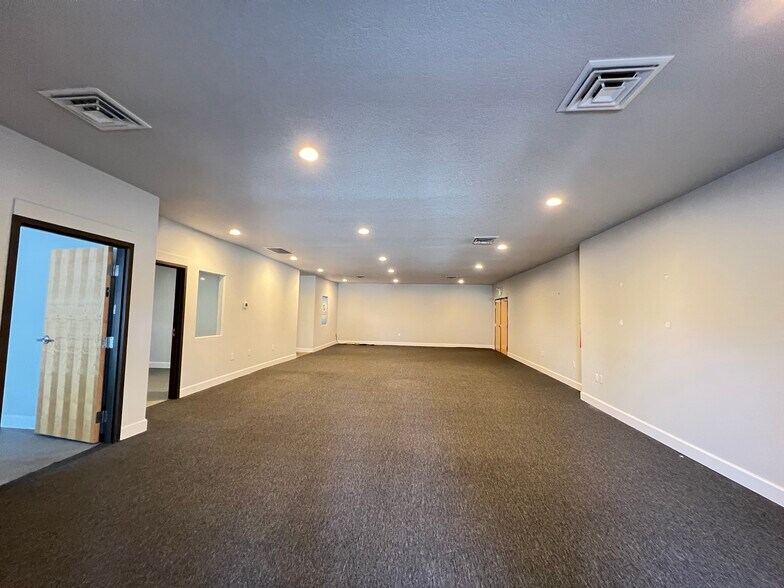 More Photos Of 7201 NE 18th St, Vancouver Storefront Retail Office For Lease