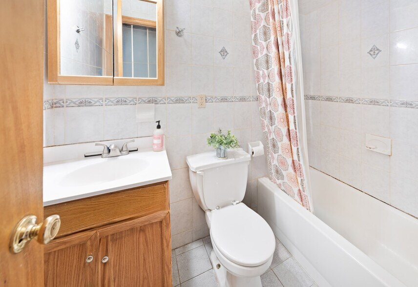 More Photos Of 614-616 Broadway, Bayonne Restaurant For Sale