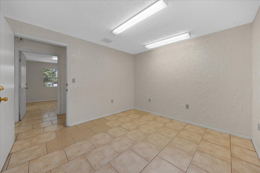 More Photos Of 2206 SE 3rd Ave, Ocala Office Residential For Sale