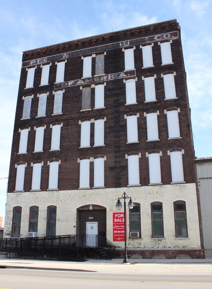 More Photos Of 840 SW Washington St, Peoria Warehouse For Sale