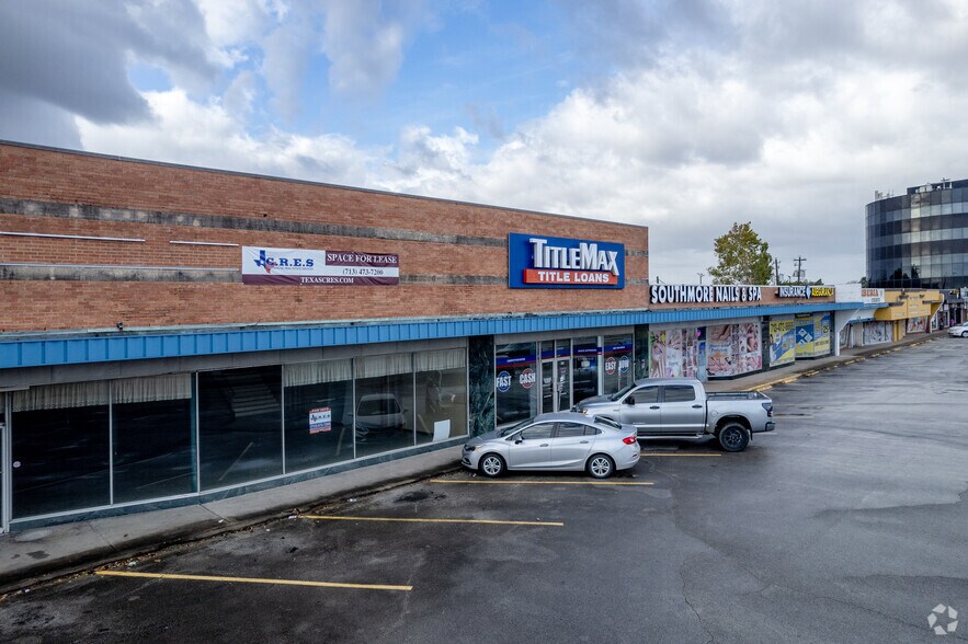 Primary Photo Of 111-121 W Southmore Ave, Pasadena Unknown For Lease