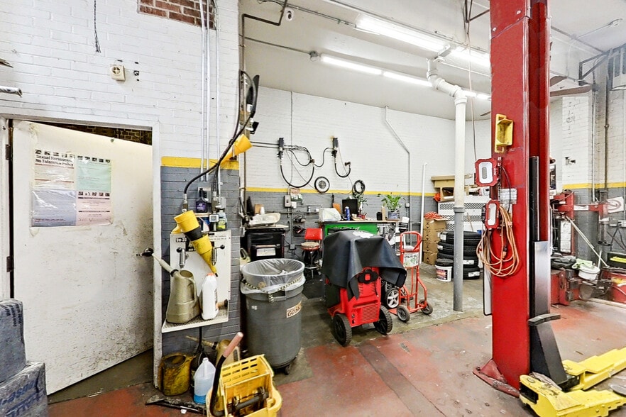 More Photos Of 11410 N Shore Dr, Reston Service Station For Sale