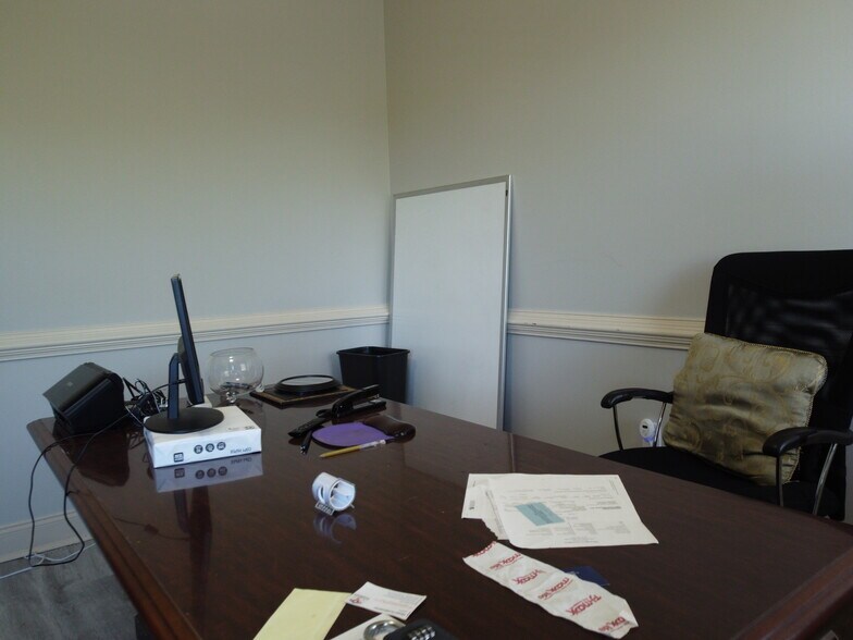 More Photos Of 861 Commerce Dr SW, Conyers Office Residential For Lease