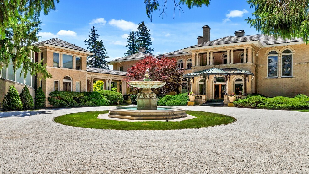 More Photos Of 11 Hawthorne Rd, Lenox Hotel For Sale