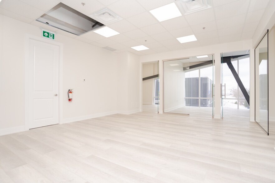 More Photos Of 135 Addison Hall Cir, Aurora Warehouse For Lease