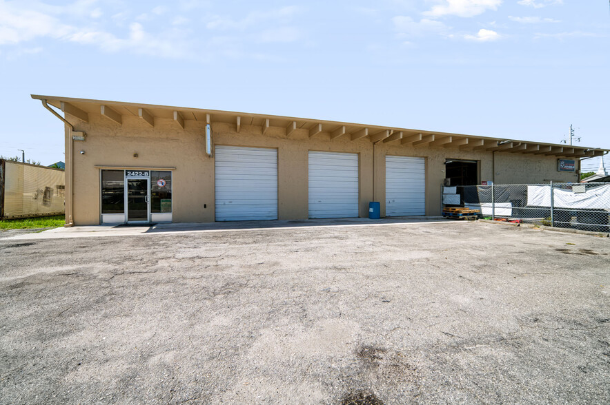 More Photos Of 2422 N Military Trl, West Palm Beach Warehouse For Sale
