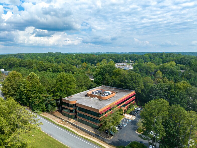 More Photos Of 9755 Dogwood Rd, Roswell Office For Lease