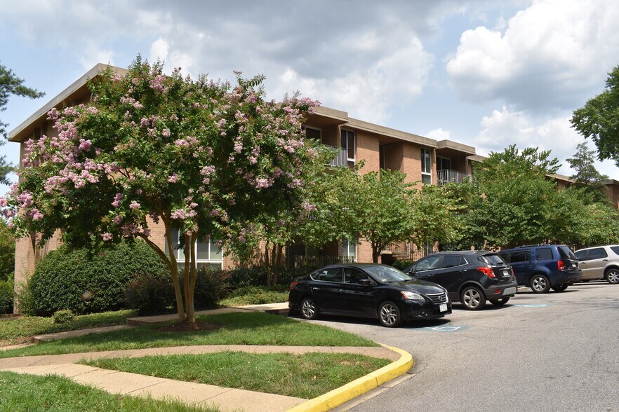 More Photos Of 2300 Marion Barry Ave SE, Washington Apartments For Sale