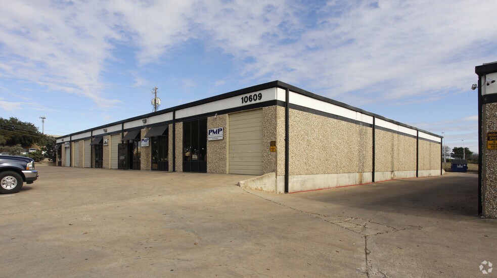 More Photos Of 10609 Metric Blvd, Austin Warehouse For Lease