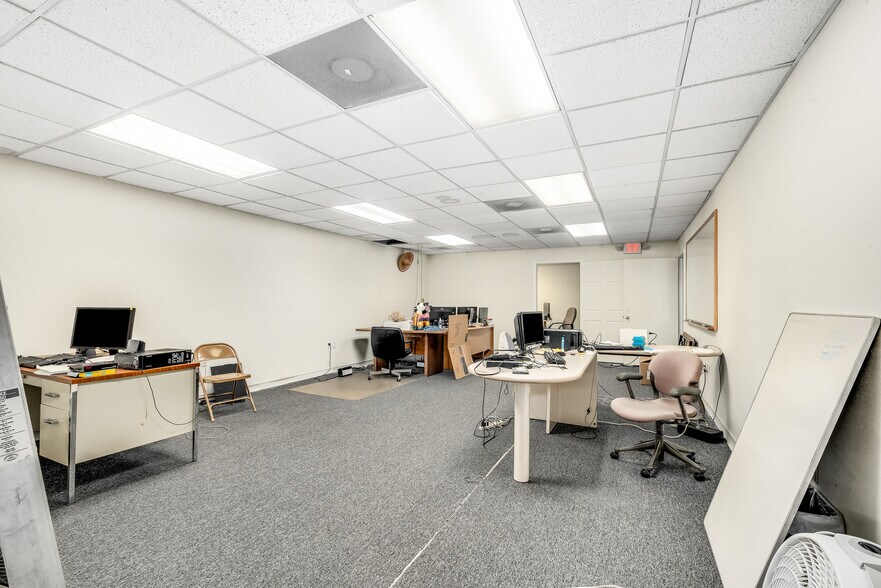 More Photos Of 902 E New Haven Ave, Melbourne Coworking Space